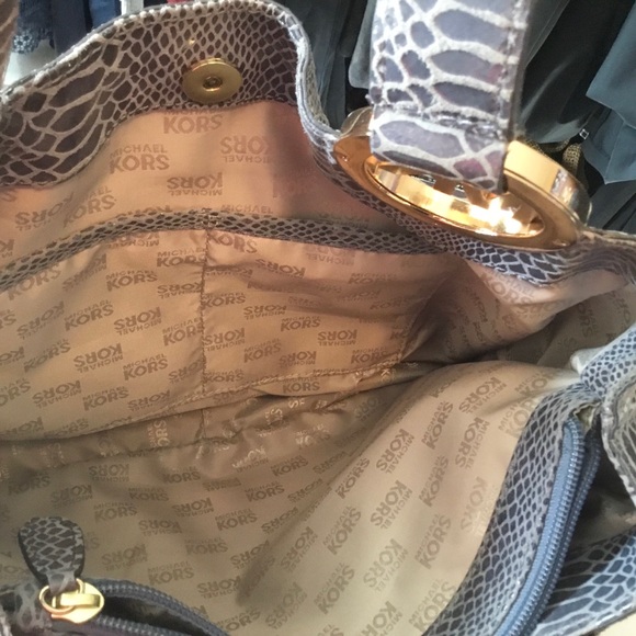 Michael Kors Fulton Large Shoulder Tote Dark Denim Print Bag - Picture 7 of 10